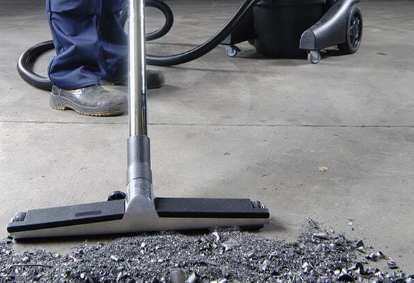 Kako izbrati pravi industrijski sesalnik za nevarne snovi?
