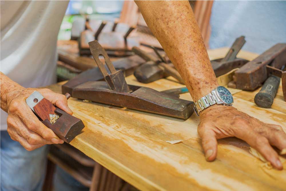 Površinska obdelava lesa: Popoln vodnik za domače in profesionalne projekte